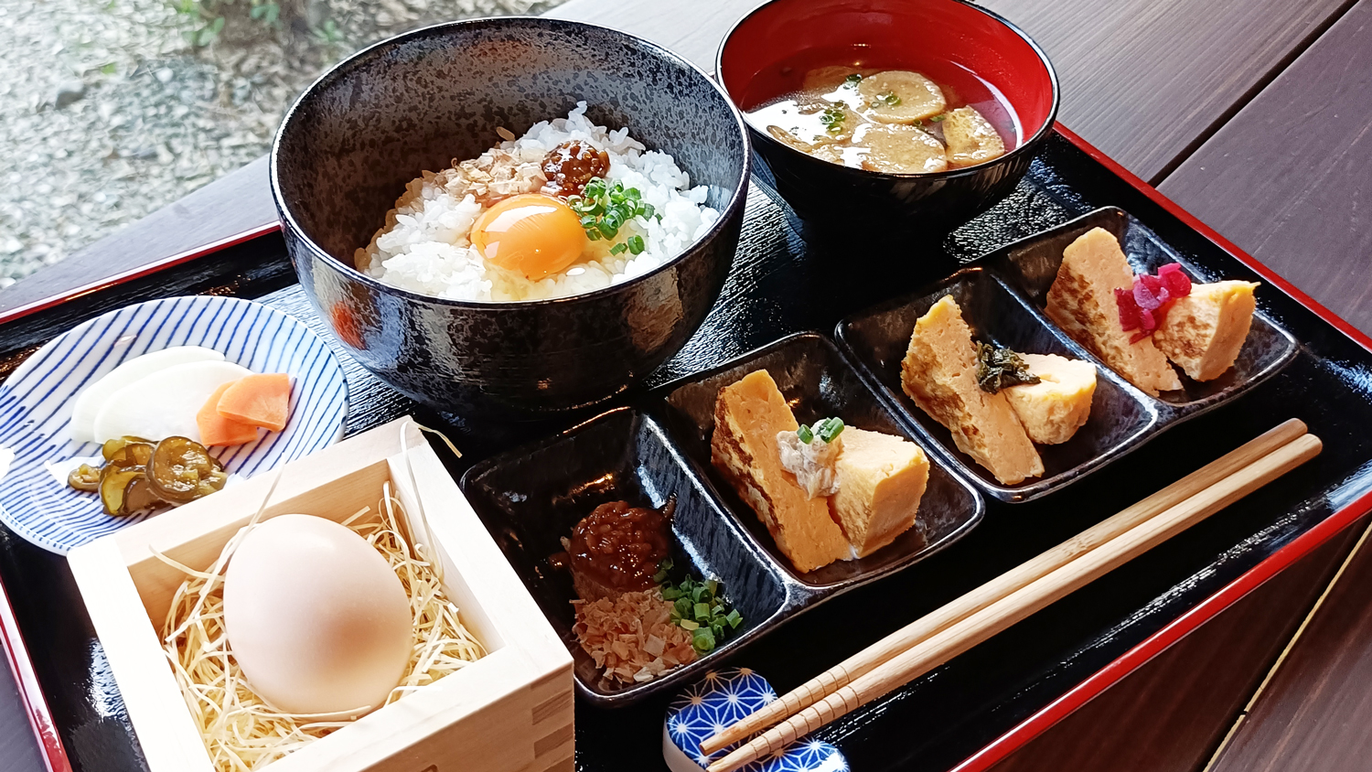 卵縁　烏骨鶏の卵かけご飯